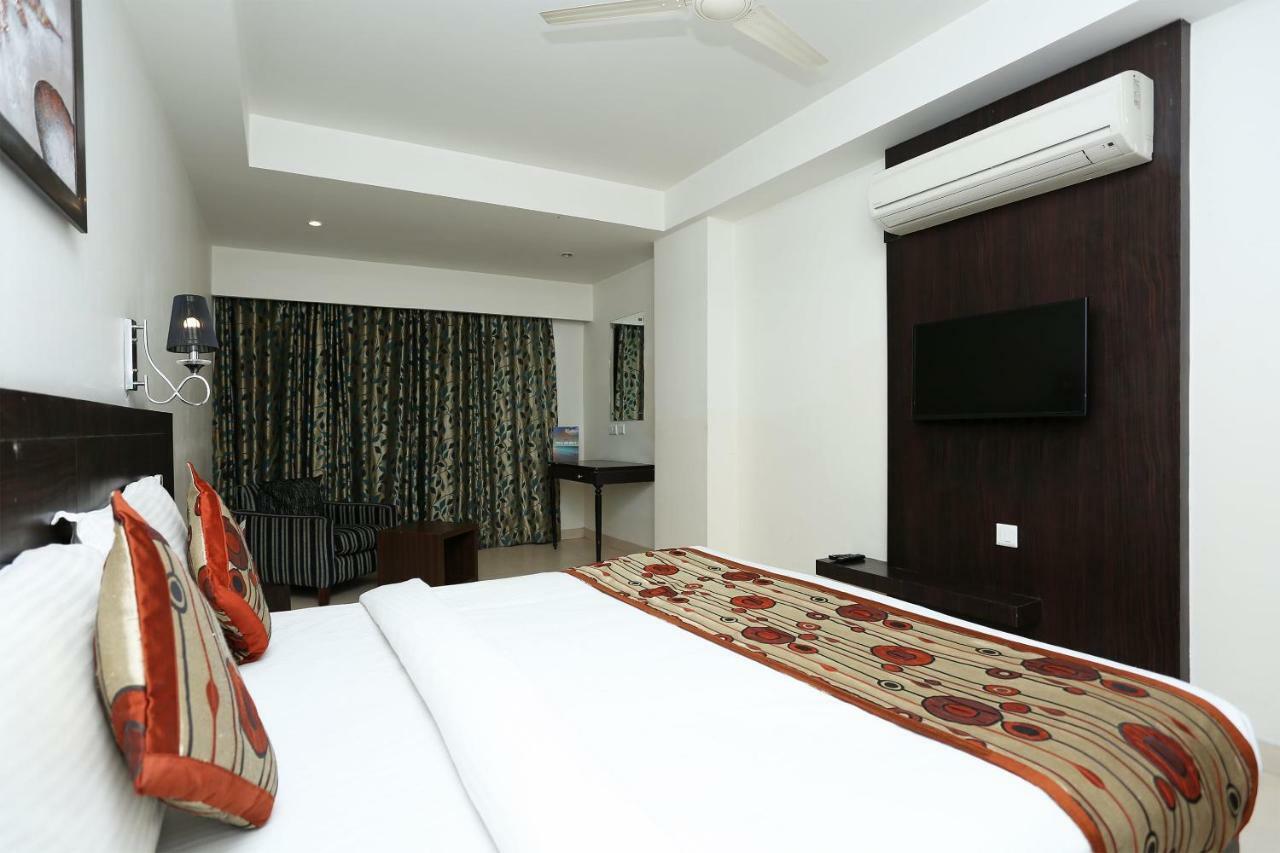 Capital O 3600 Hotel Royal Windsor Kāthgodām Exterior foto