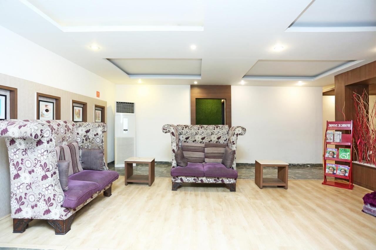 Capital O 3600 Hotel Royal Windsor Kāthgodām Exterior foto